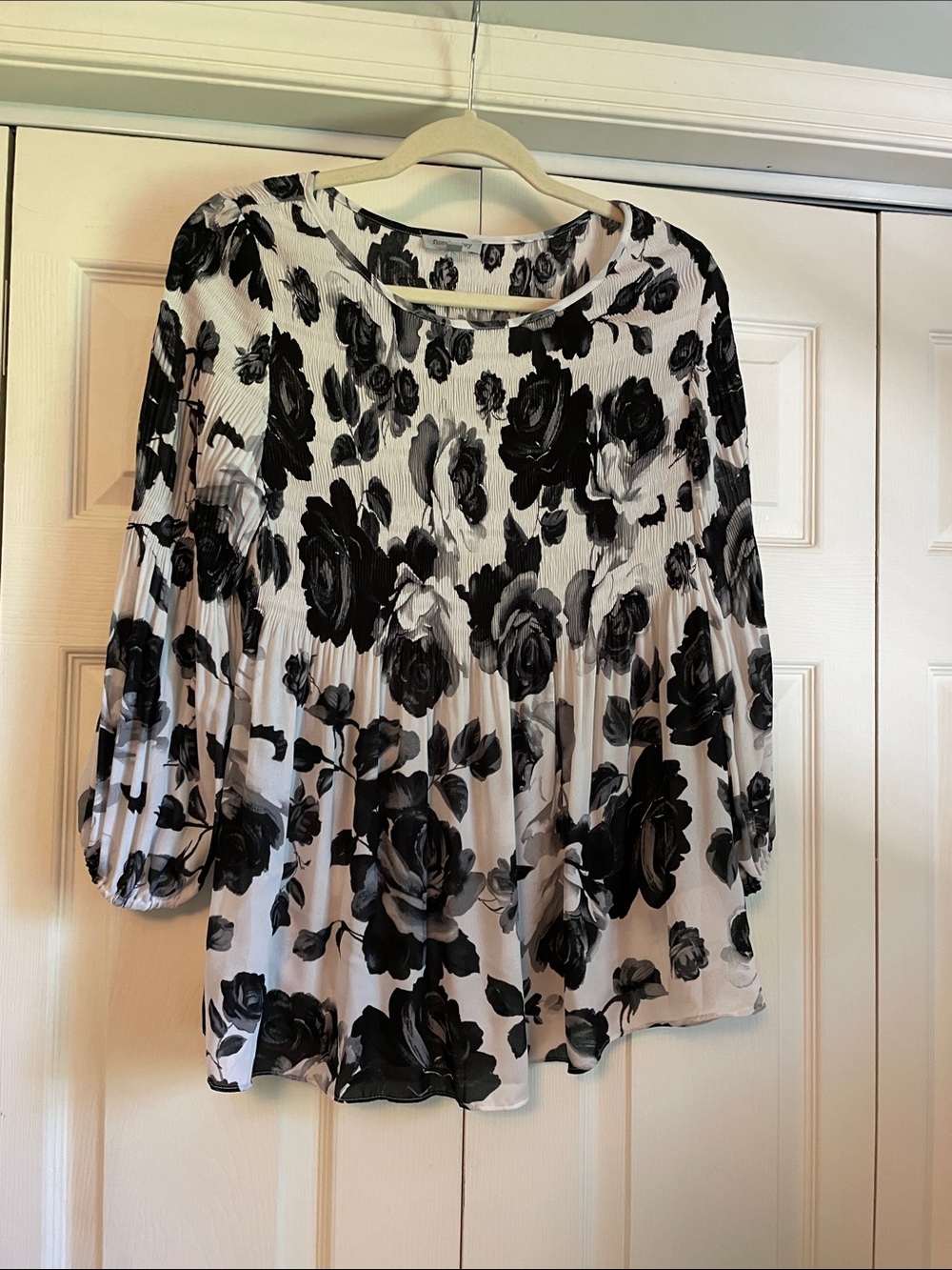 Black & White Floral Pleat-Front Blouse for Women